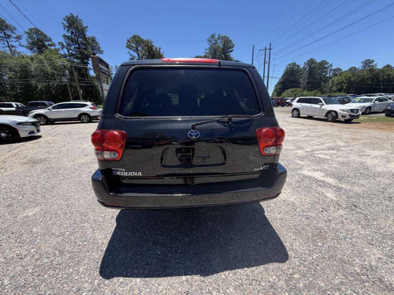 2005 Toyota Sequoia SR5