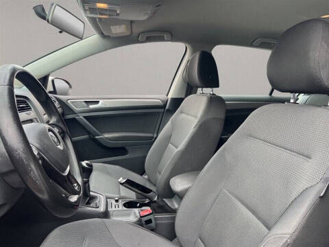 2016 Volkswagen Golf TSI S