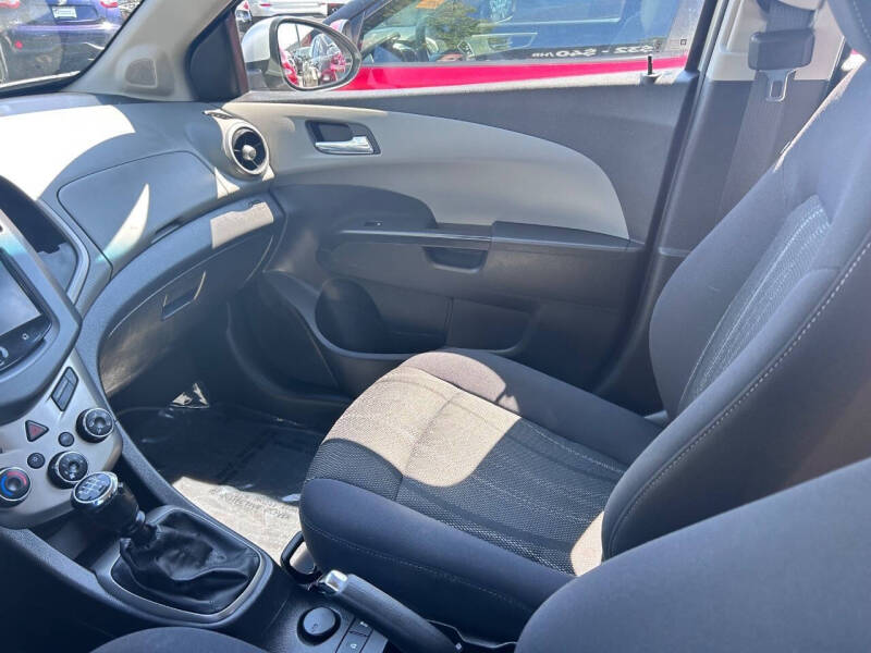 2013 Chevrolet Sonic LT Manual