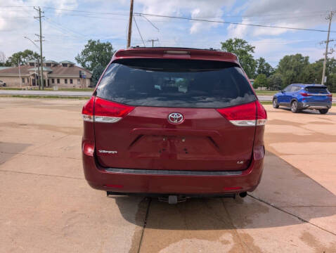 2014 Toyota Sienna LE 8-Passenger