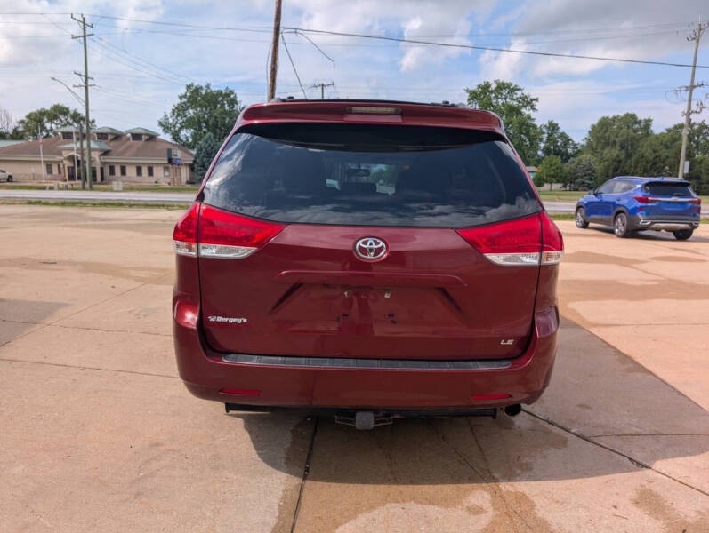 2014 Toyota Sienna LE 8-Passenger