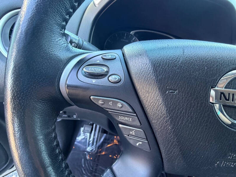 2020 Nissan Pathfinder SL