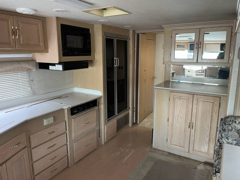 1998 Freightliner XC Chassis