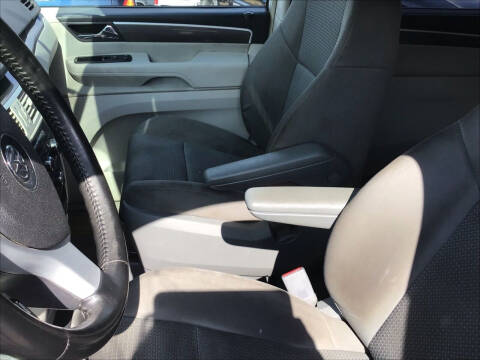 2010 Volkswagen Routan S