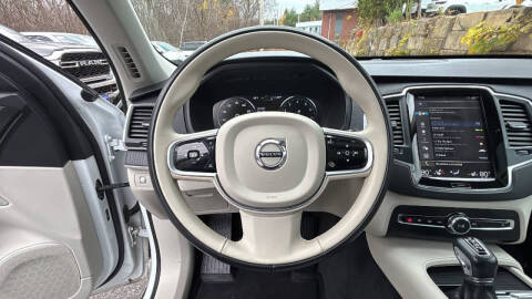 2020 Volvo XC90 T6 Momentum 6-Passenger