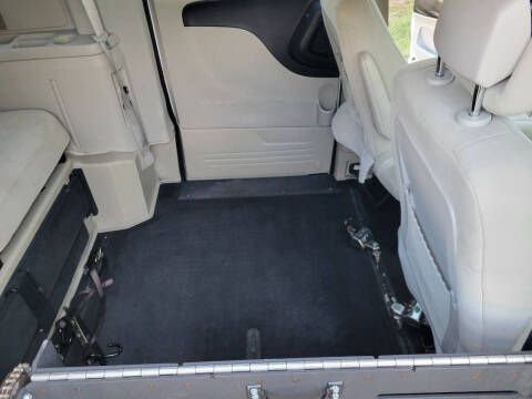 2011 Chrysler WHEELCHAIR VAN