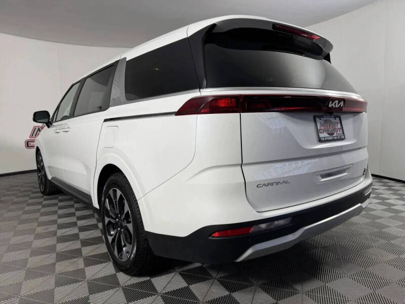 2024 Kia Carnival EX