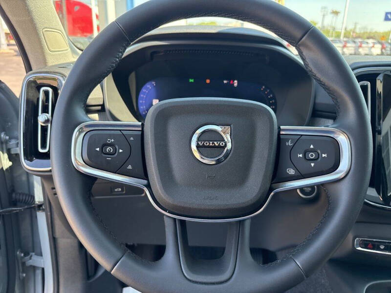 2026 Volvo XC40 B5 Plus