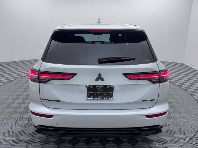 2026 Mitsubishi Outlander LE