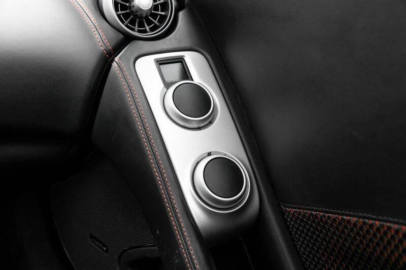 2013 McLaren MP4-12C