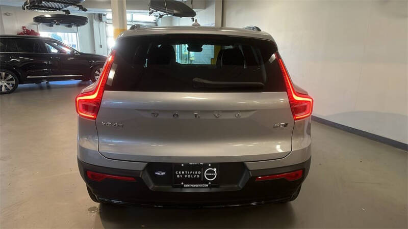 2023 Volvo XC40 B5 Plus Dark Theme
