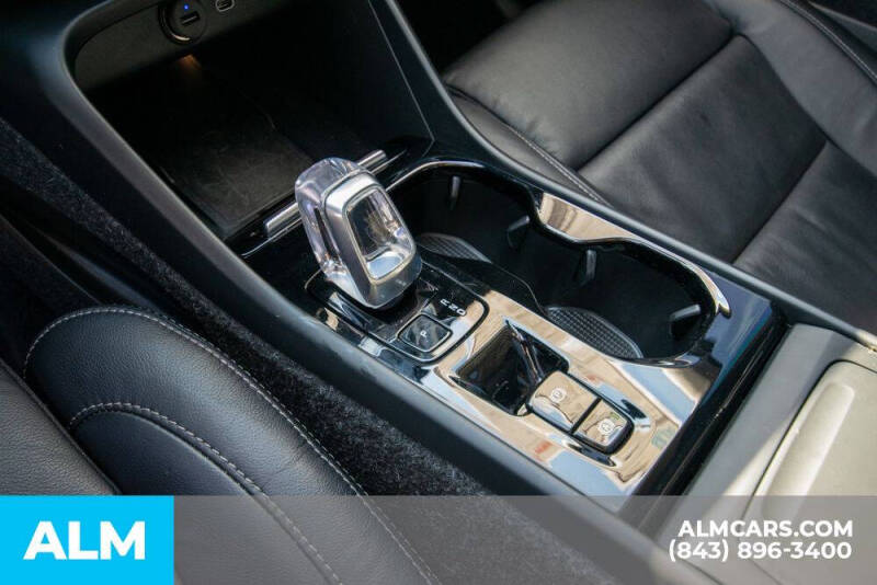 2023 Volvo XC40 B5 Plus Bright Theme