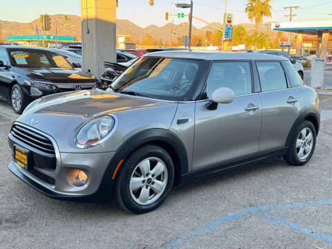 2017 MINI Hardtop 4 Door Cooper