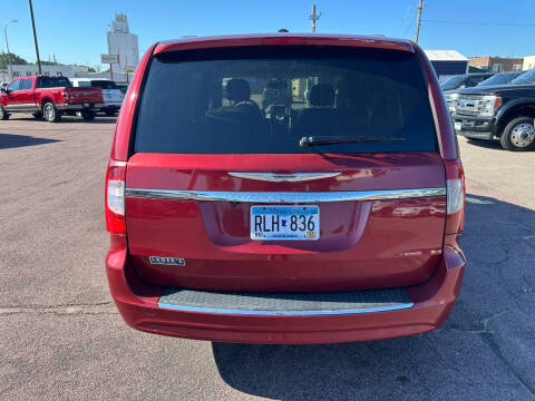 2012 Chrysler Town and Country Touring-L