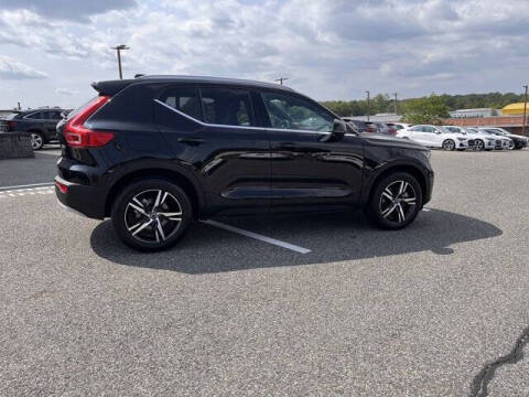 2025 Volvo XC40 B5 Core Bright Theme