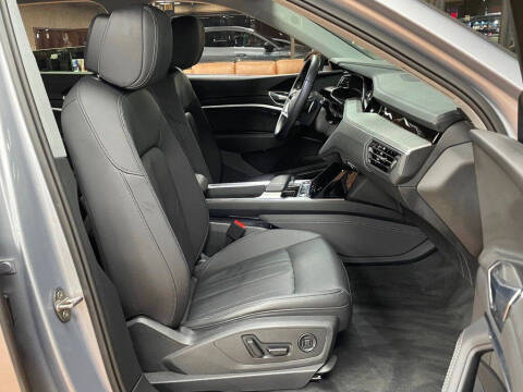 2022 Audi e-tron quattro Premium Plus