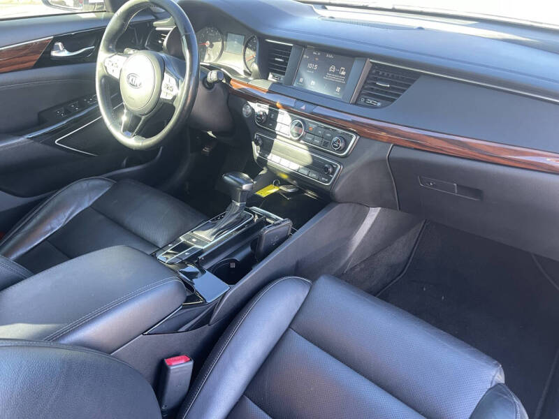 2017 Kia Cadenza Premium