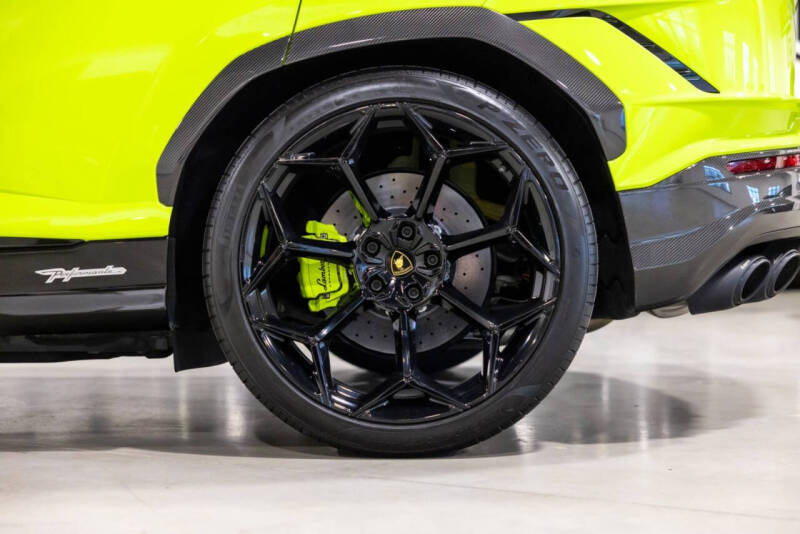 2024 Lamborghini Urus Performante