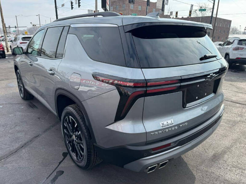 2025 Chevrolet Traverse LT