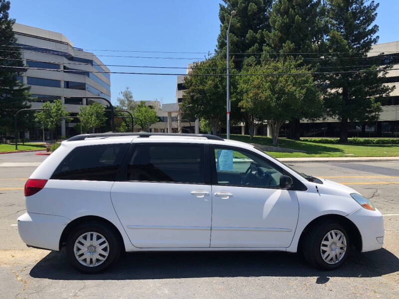 2004 Toyota Sienna LE 7 Passenger
