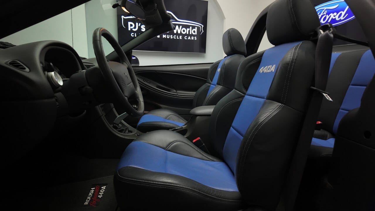 2004 Ford Mustang 38