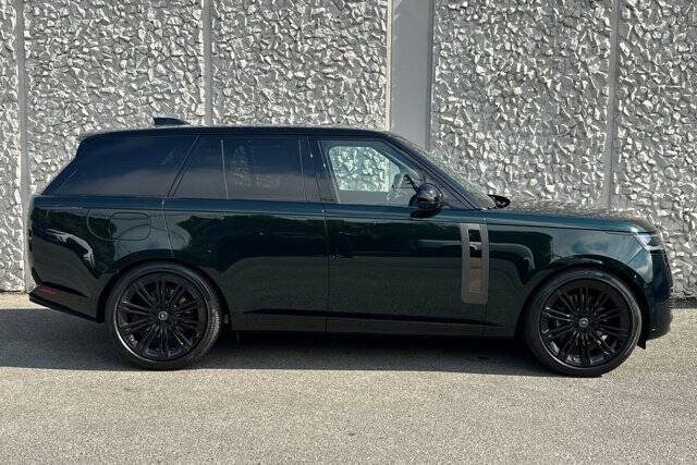 2025 Land Rover Range Rover P615 SV