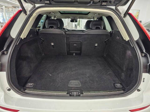 2022 Volvo XC60 B5 Momentum