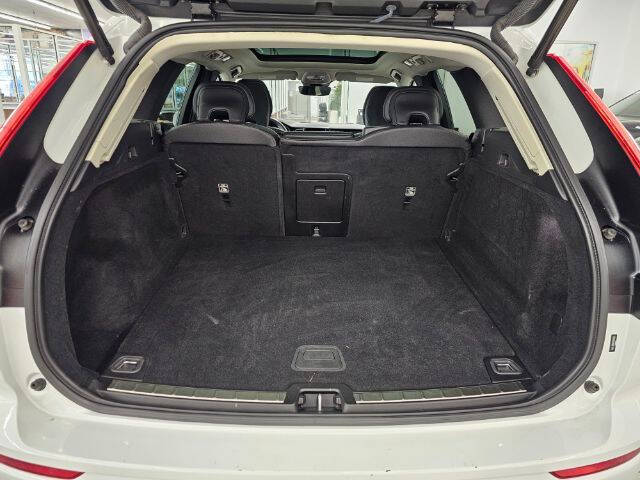 2022 Volvo XC60 B5 Momentum