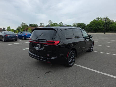 2027 Chrysler Pacifica Limited