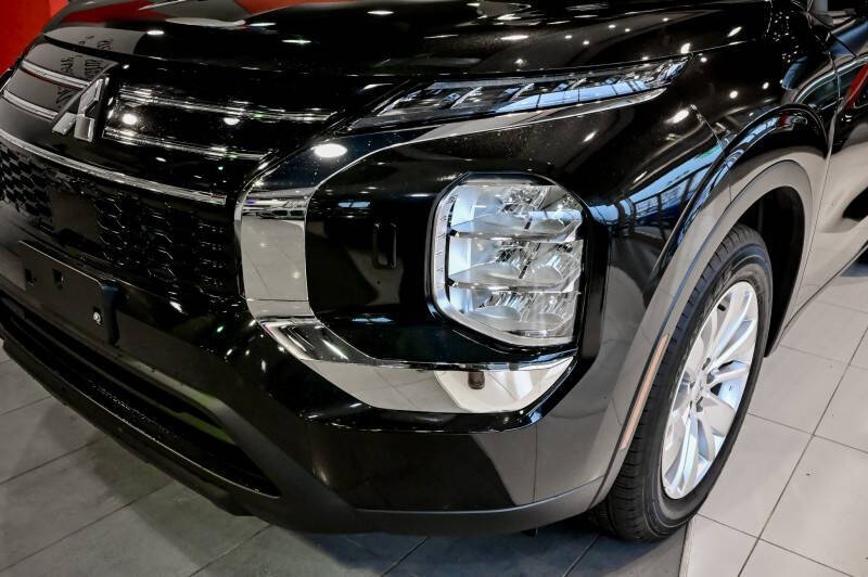 2025 Mitsubishi Outlander ES