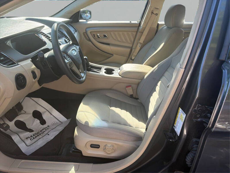 2018 Ford Taurus SE