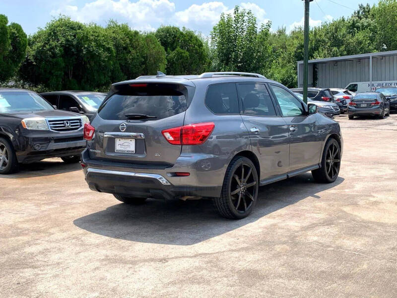 2019 Nissan Pathfinder SV