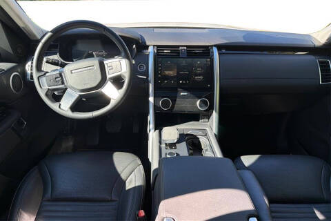 2024 Land Rover Discovery P300 S