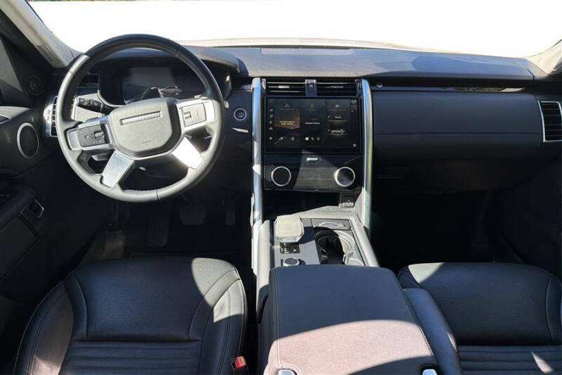 2024 Land Rover Discovery P300 S