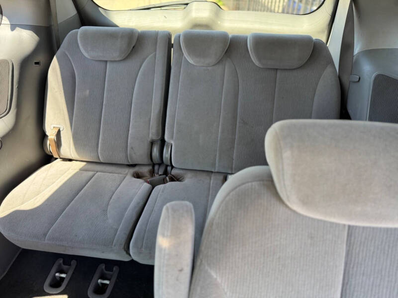 2008 Kia Sedona LX