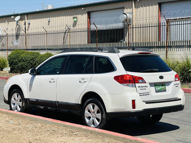 2011 Subaru Outback 2.5i Premium