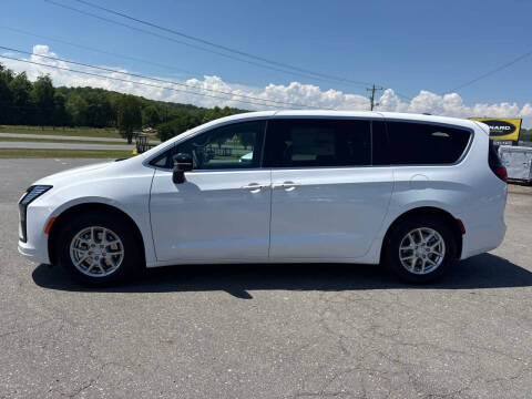 2027 Chrysler Pacifica Select