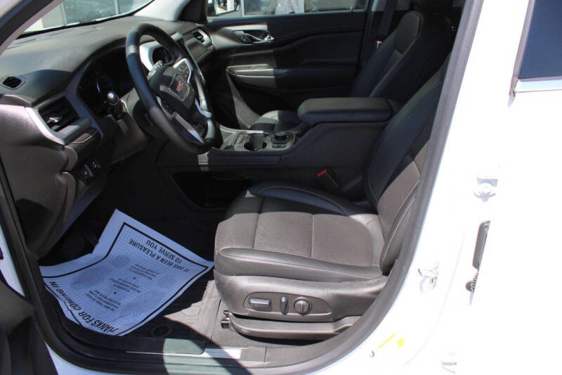 2023 GMC Acadia SLT