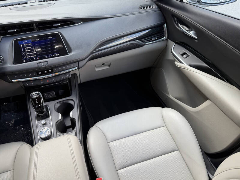 2023 Cadillac XT4 Premium Luxury
