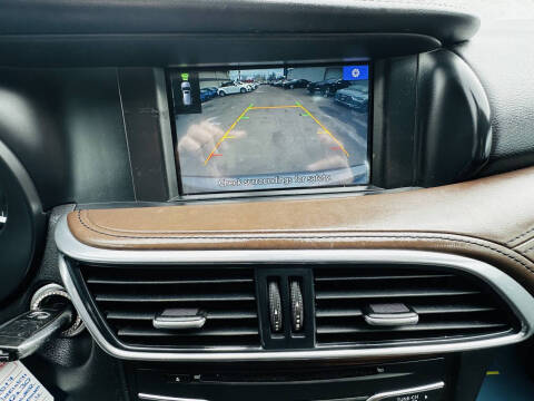 2017 Infiniti QX30 Premium