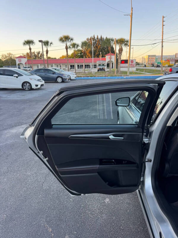2014 Ford Fusion SE