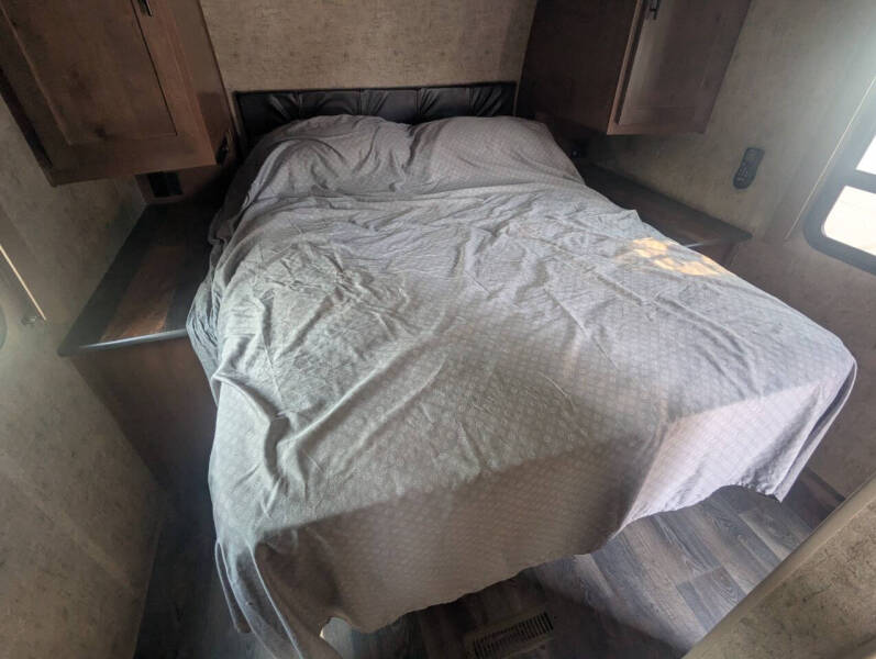 2021 Outdoors RV  Mountain Trax 27TRX / 33ft