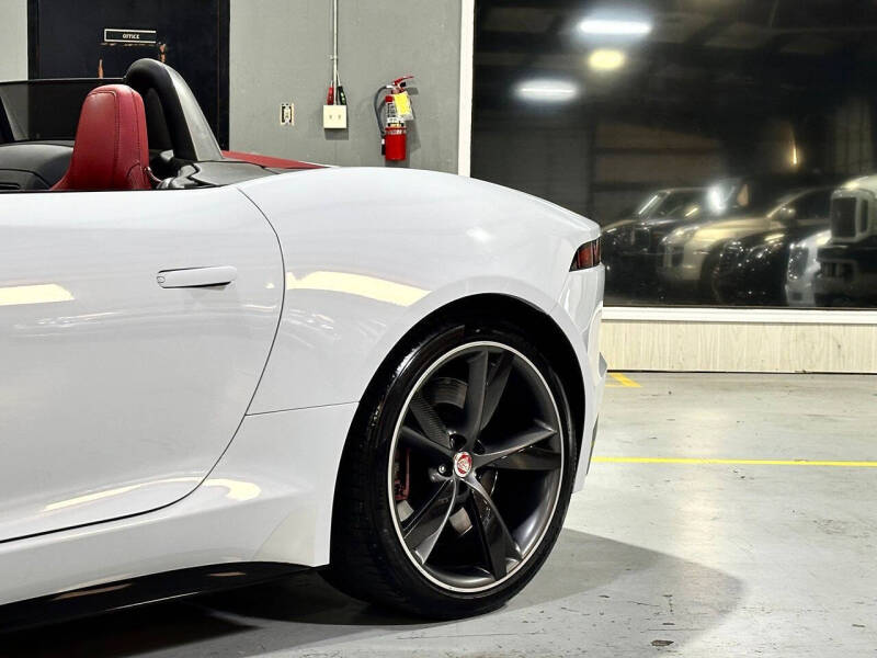 2018 Jaguar F-TYPE R