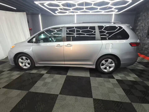 2018 Toyota Sienna LE 8-Passenger