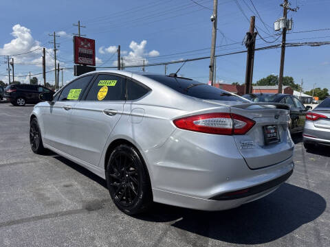 2016 Ford Fusion SE