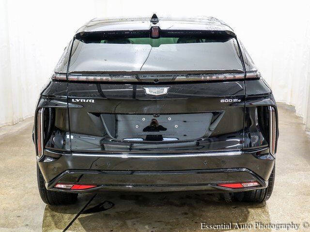 2025 Cadillac LYRIQ Luxury 2