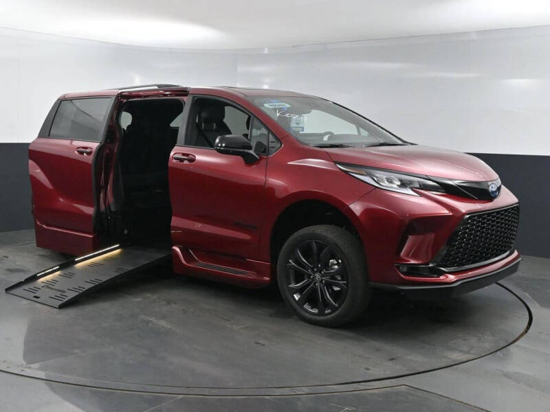 2025 Toyota Sienna XSE 7-Passenger