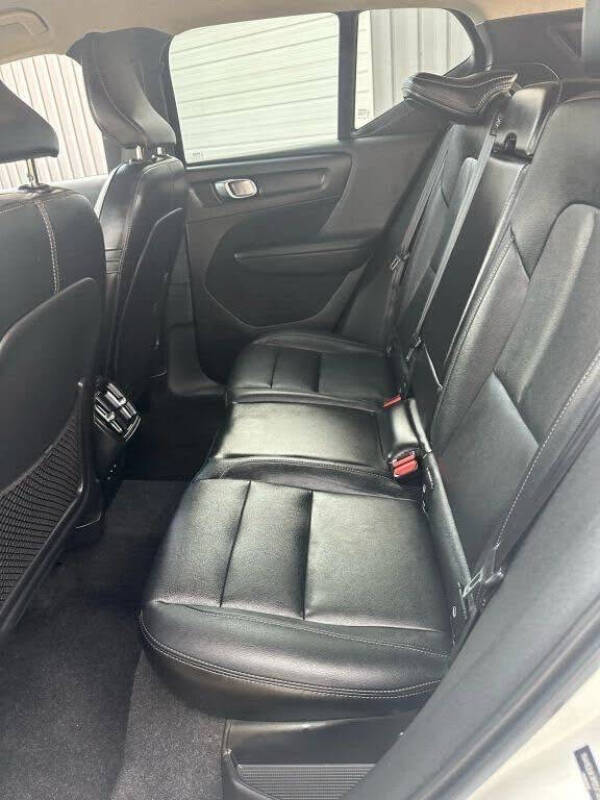 2021 Volvo XC40 T5 Momentum