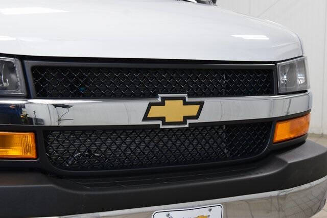 2025 Chevrolet Express 2500