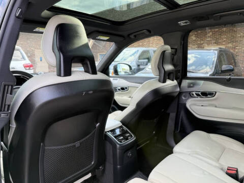 2022 Volvo XC90 Recharge T8 R-Design